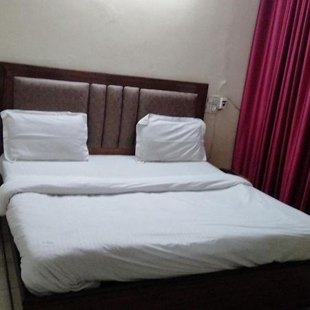 Hotel Diamond Palace 45C Chandīgarh エクステリア 写真