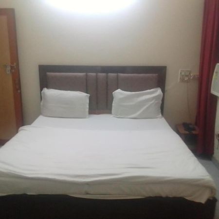 Hotel Diamond Palace 45C Chandīgarh エクステリア 写真
