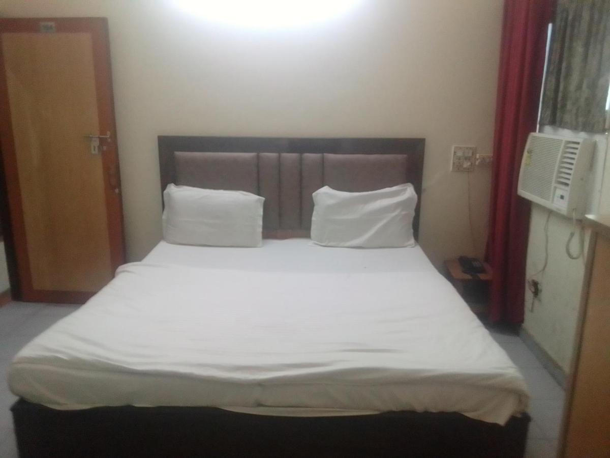 Hotel Diamond Palace 45C Chandīgarh エクステリア 写真