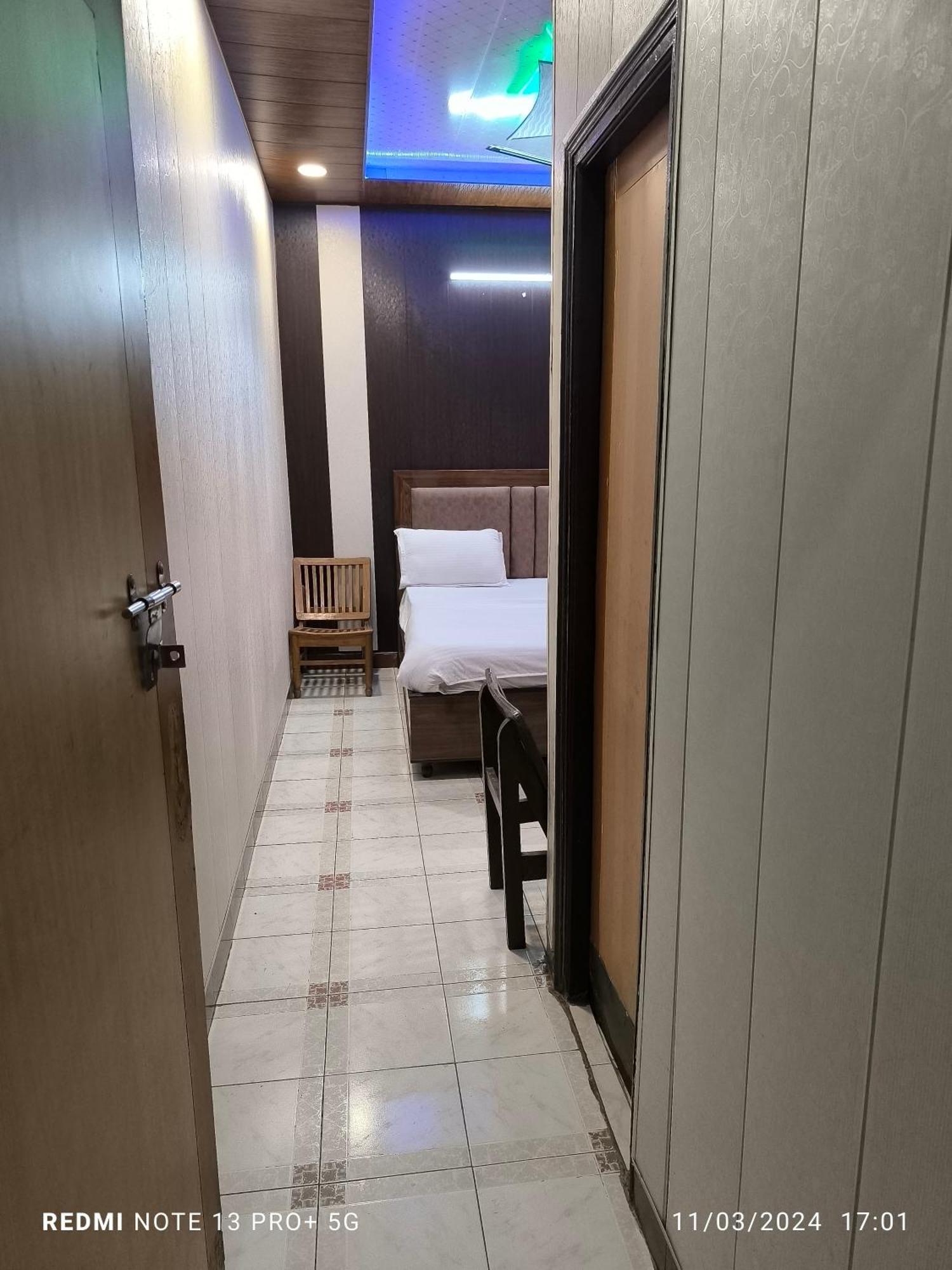 Hotel Diamond Palace 45C Chandīgarh エクステリア 写真